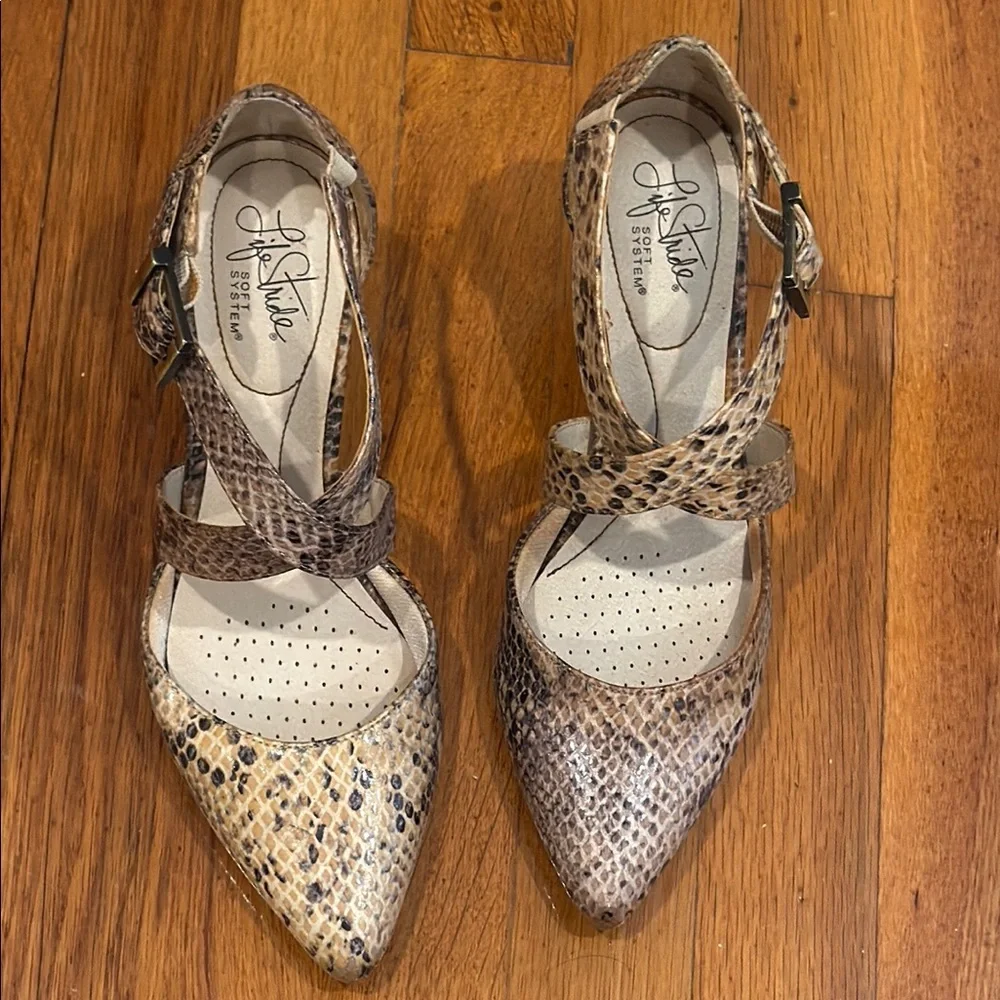 Life Stride Tan Heels with Snakeskin Pattern - Picture 1 of 3